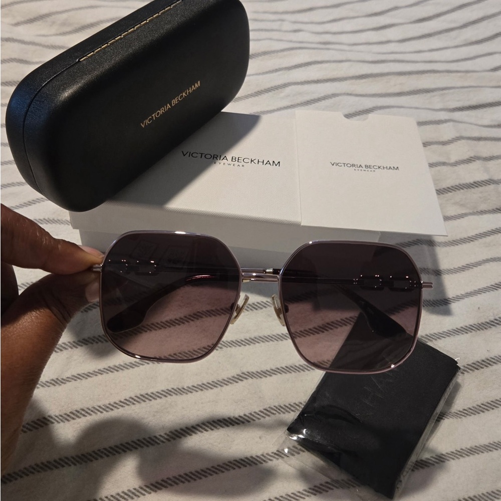 VICTORIA BECKHAM VB232S-601-58
Sunglasses Size 58mm 140mm 16mm
Rose Gold Women